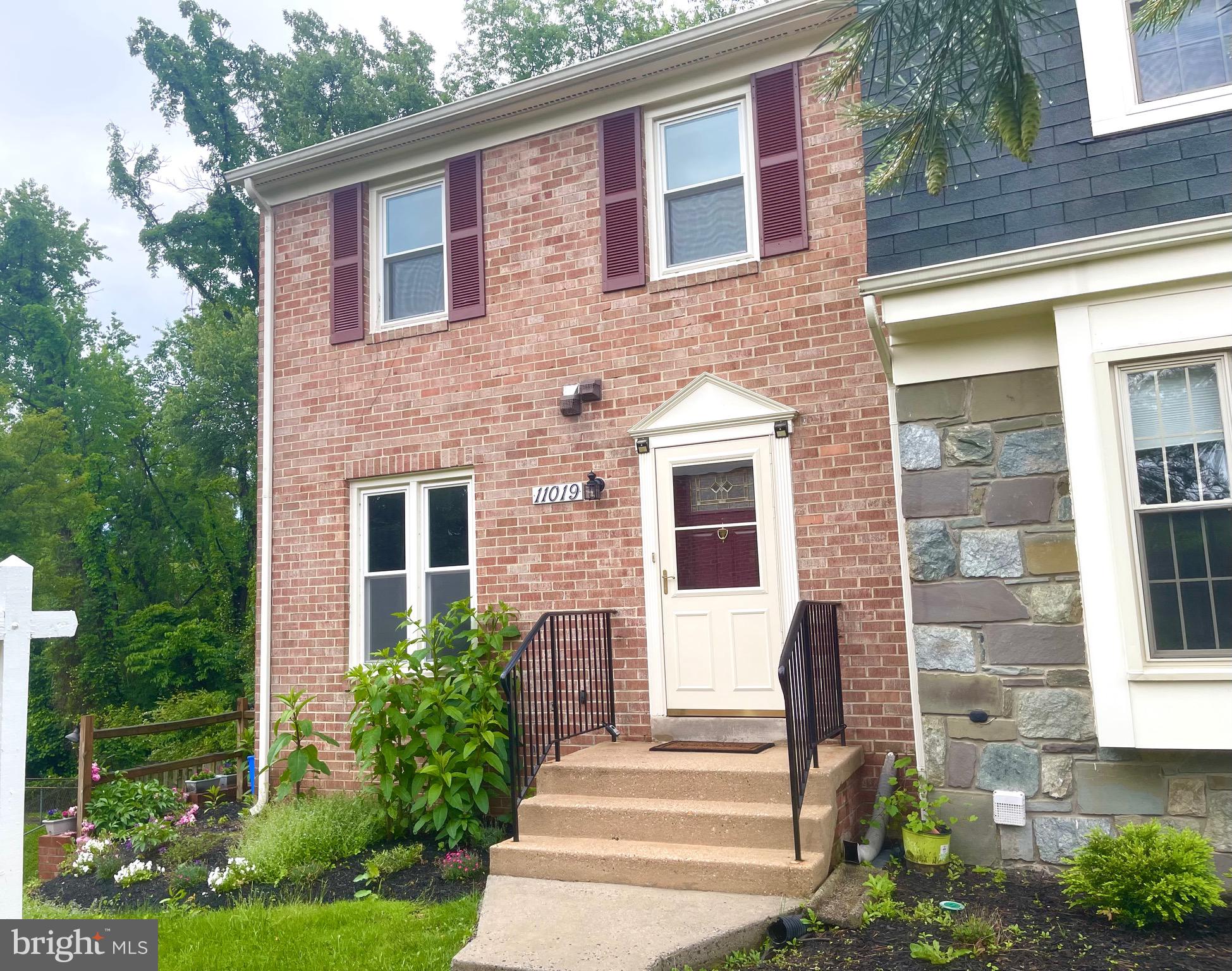 11019 CANDLELIGHT LANE 11019