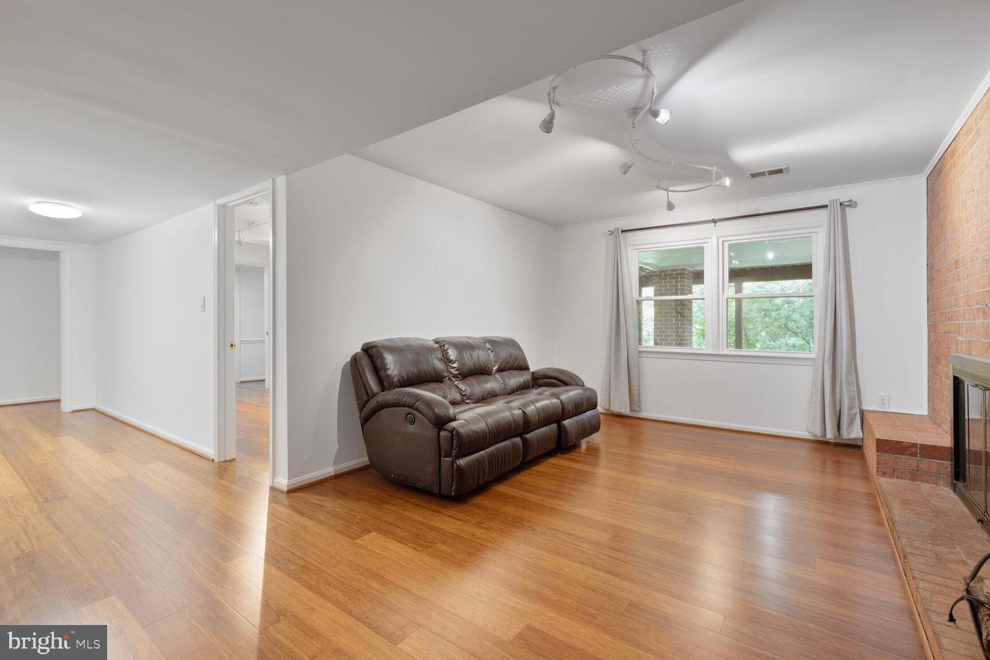11211 WHISPERWOOD