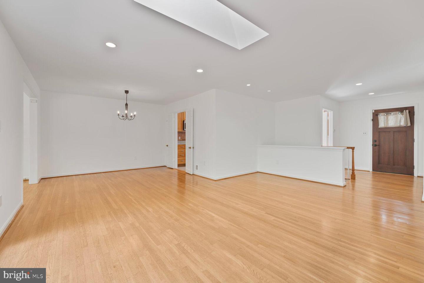 11211 WHISPERWOOD