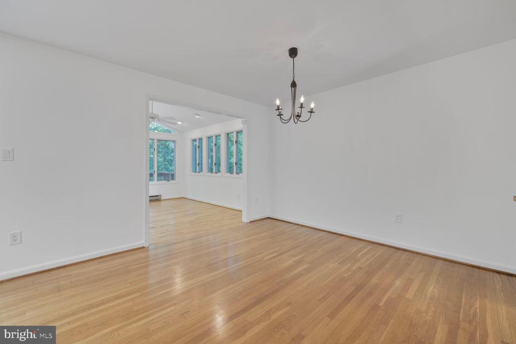 11211 WHISPERWOOD