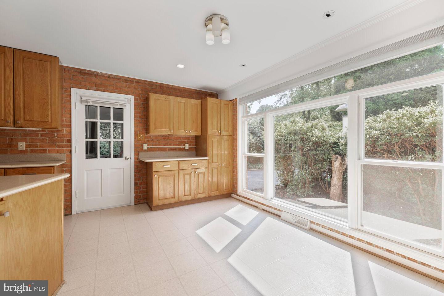 11211 WHISPERWOOD