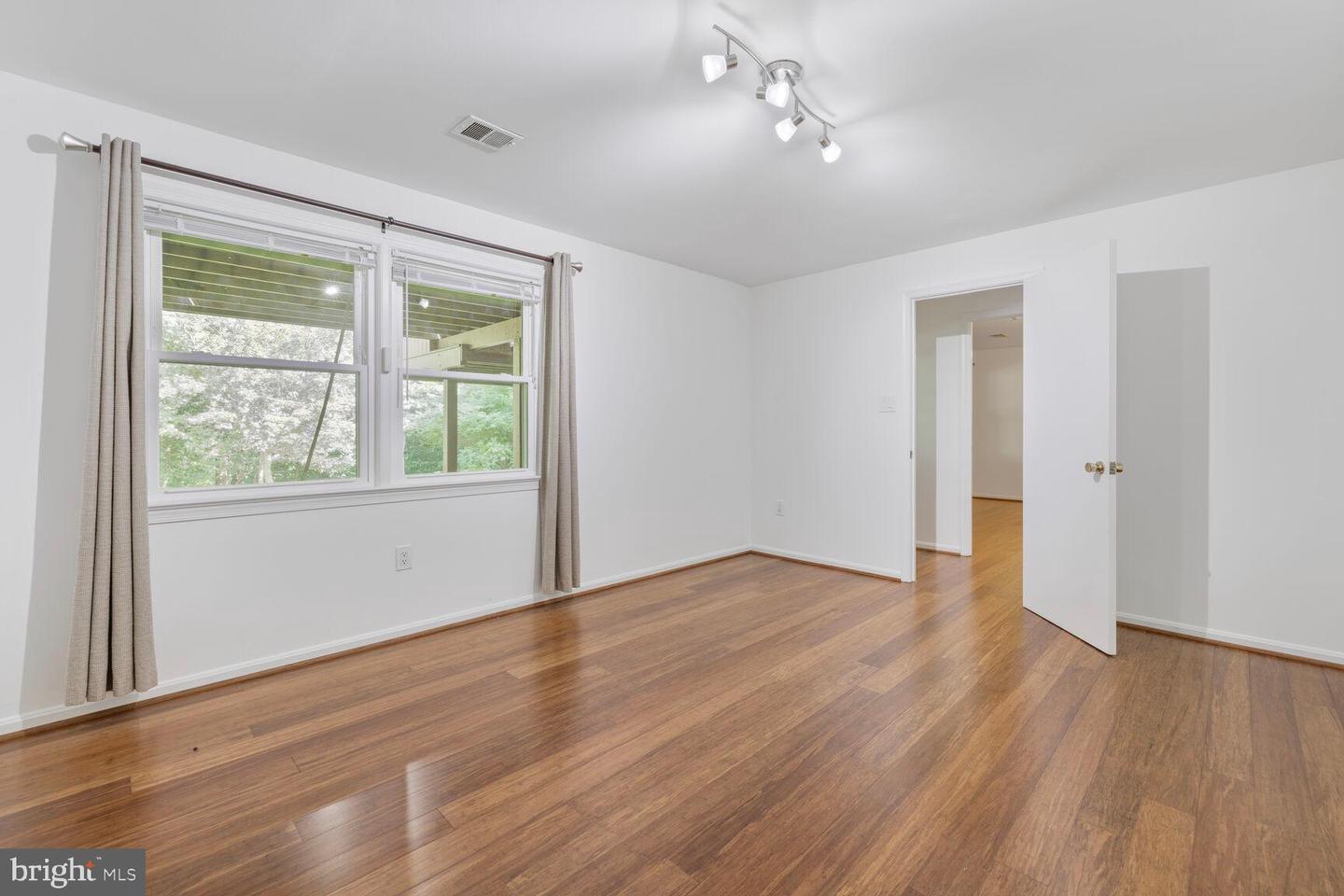 11211 WHISPERWOOD