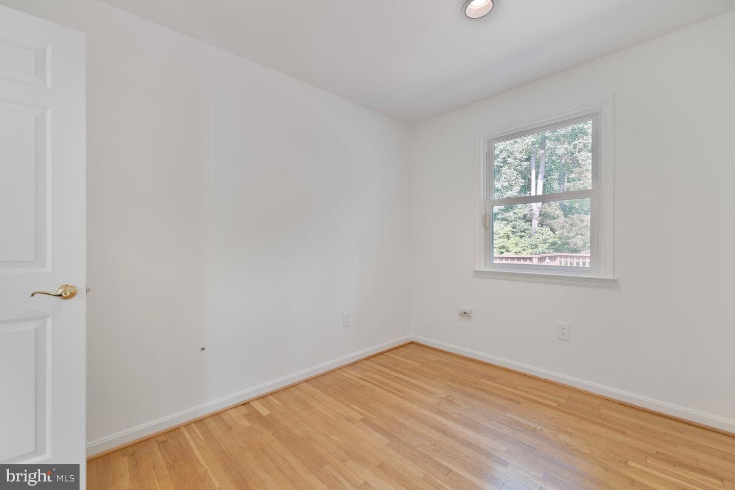 11211 WHISPERWOOD