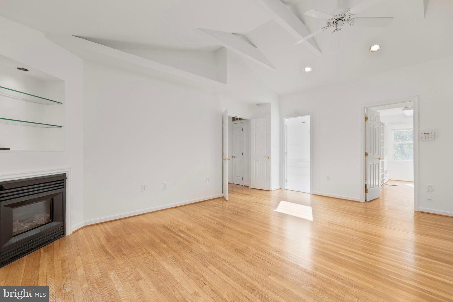 11211 WHISPERWOOD