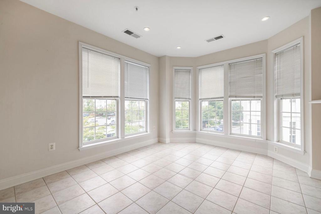 305 REDLAND BLVD #303