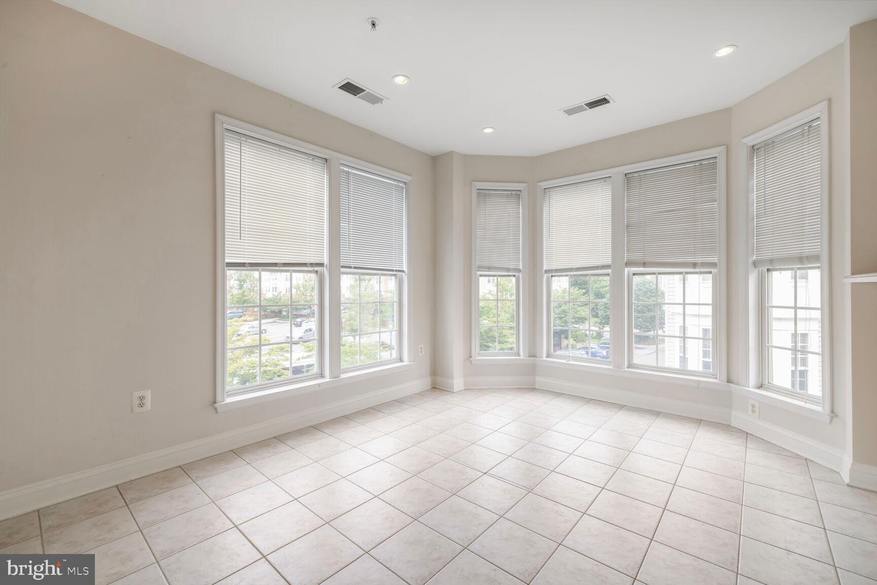 305 REDLAND BLVD #303