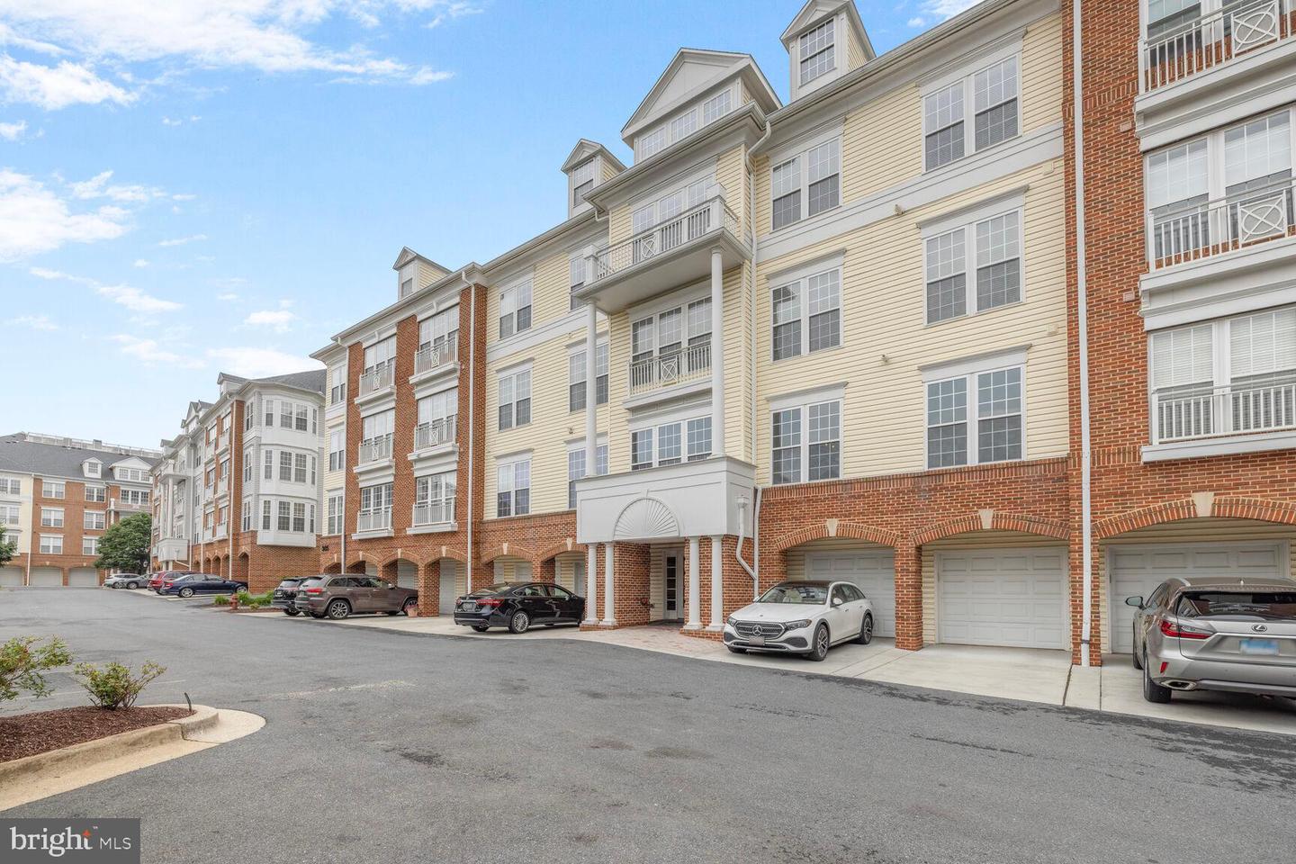 305 REDLAND BLVD #303