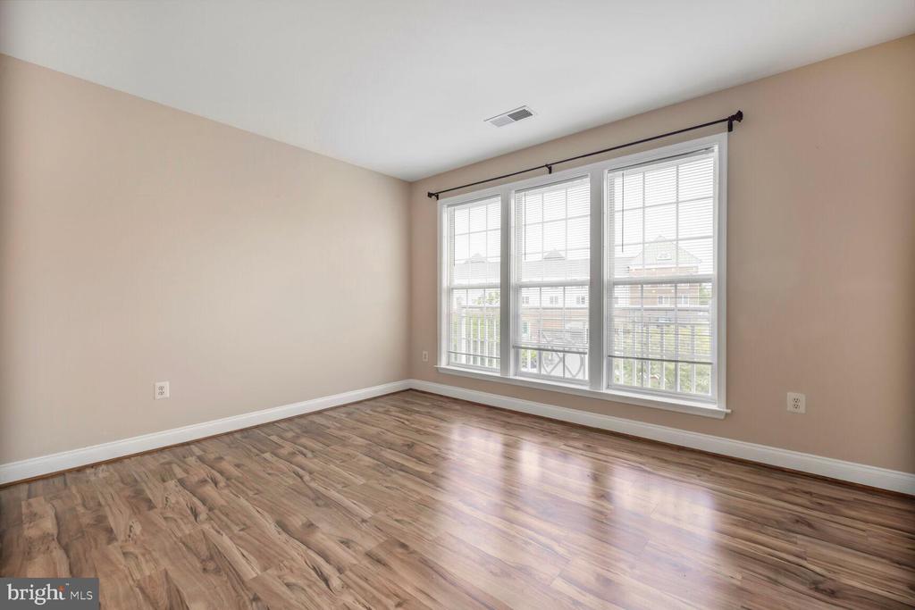 305 REDLAND BLVD #303