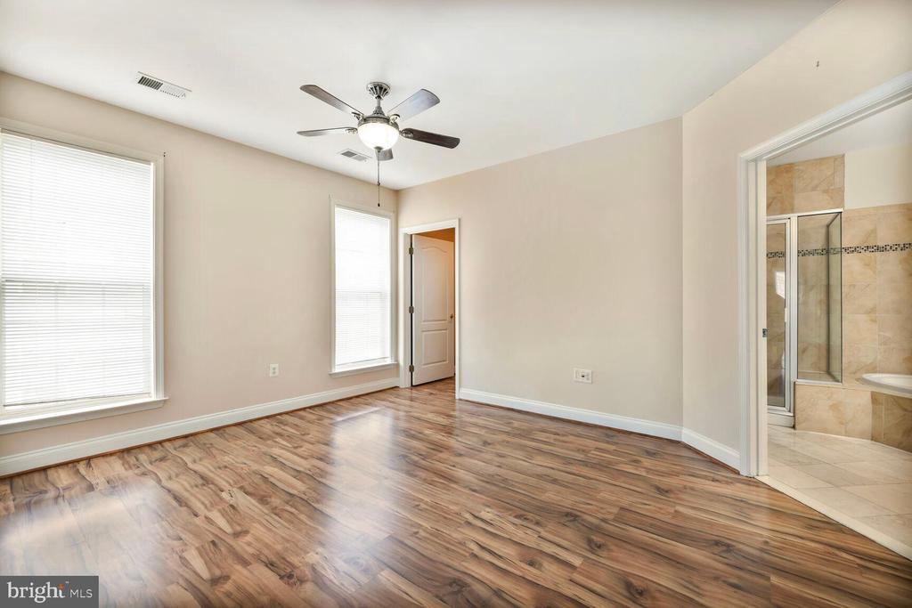 305 REDLAND BLVD #303