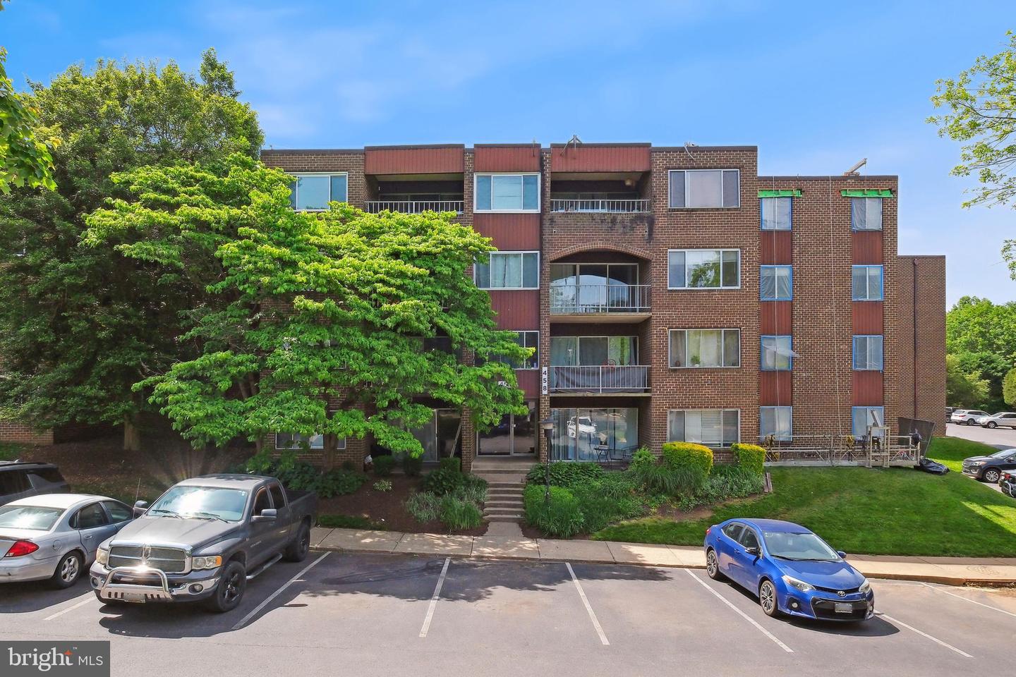 458 Girard #104 St