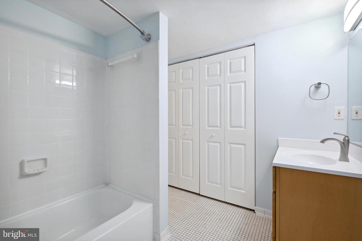 458 Girard #104 St