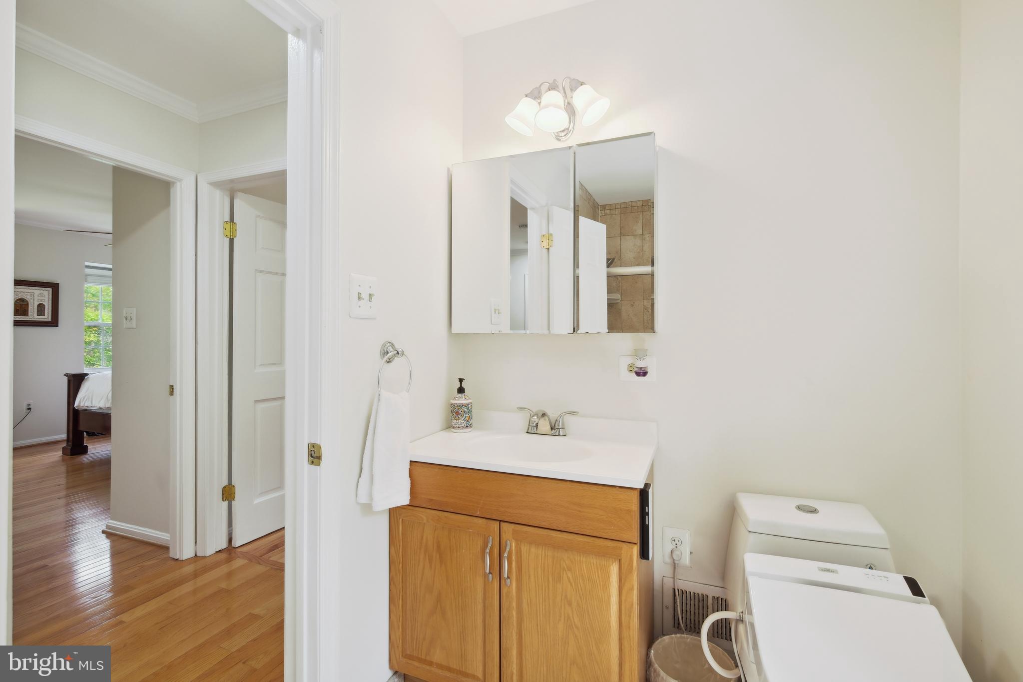10104 COLEBROOK AVE