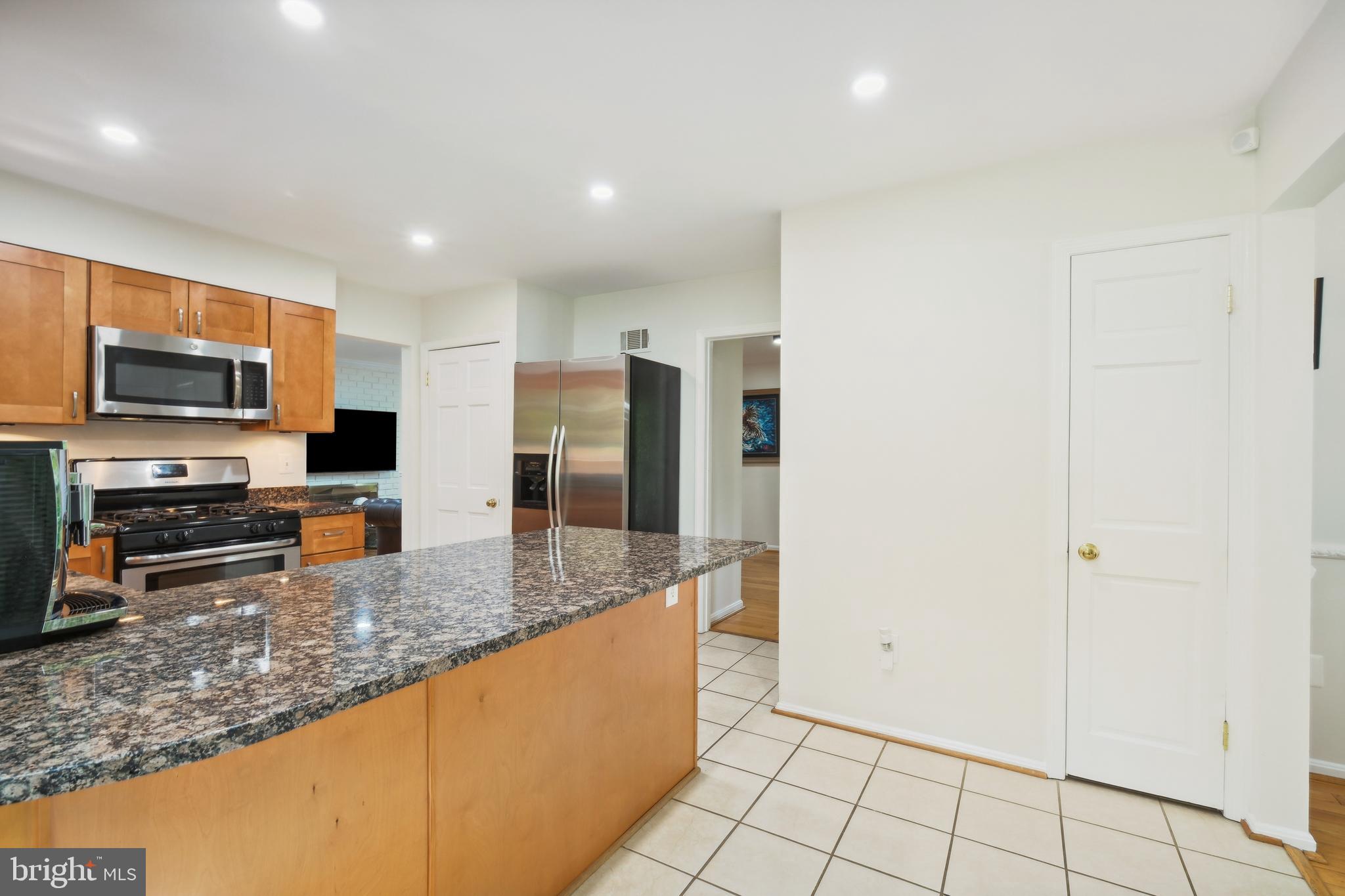 10104 COLEBROOK AVE