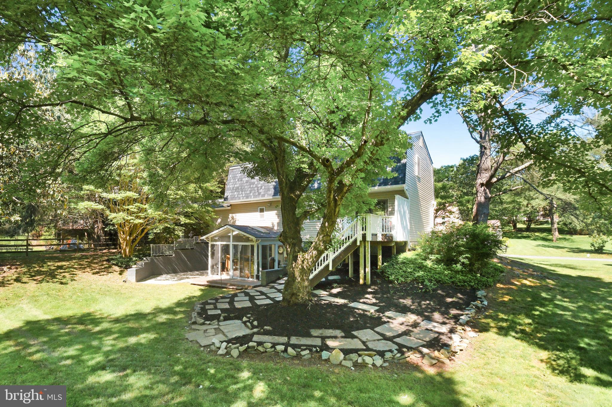 10104 COLEBROOK AVE