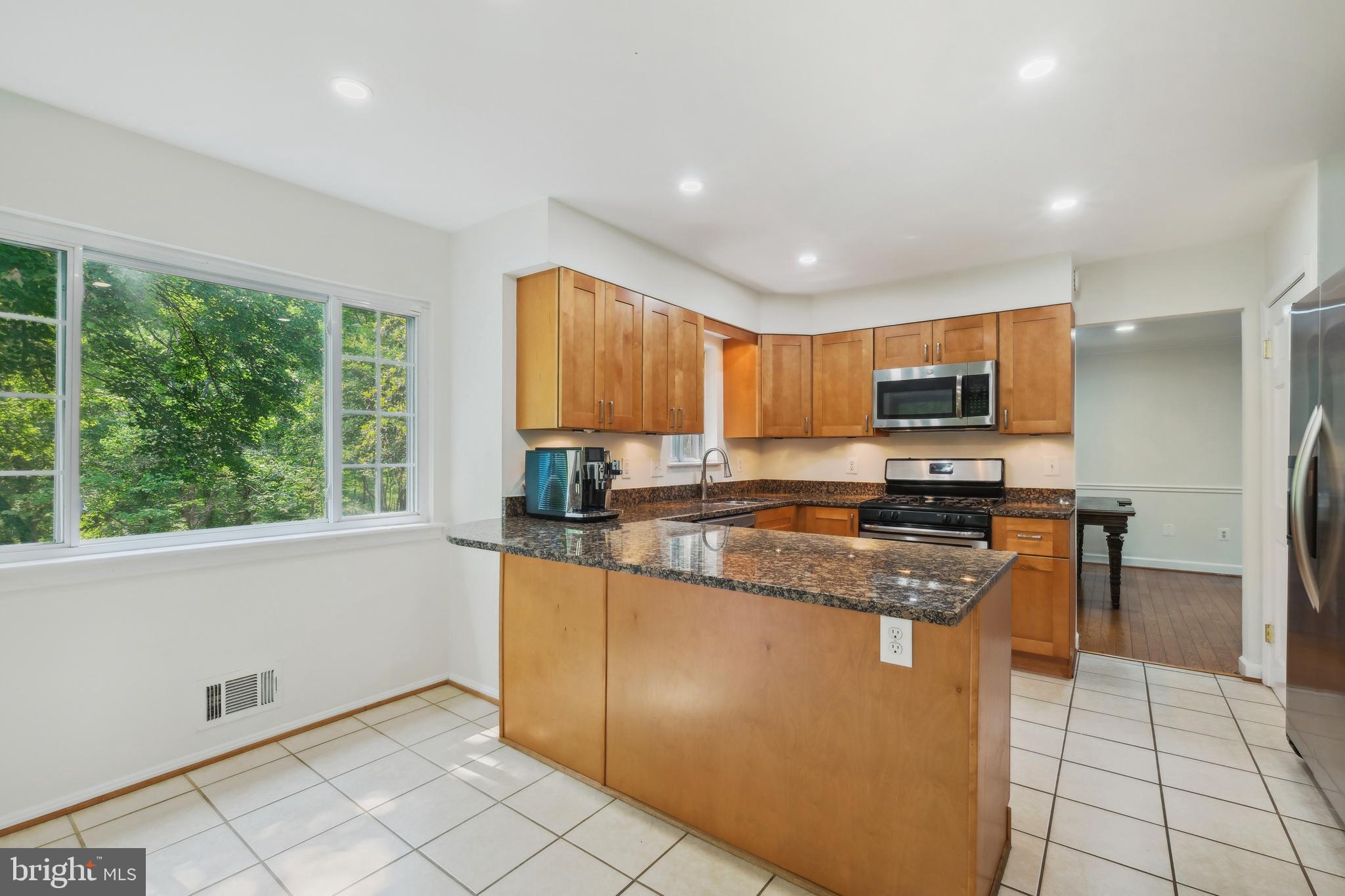 10104 COLEBROOK AVE