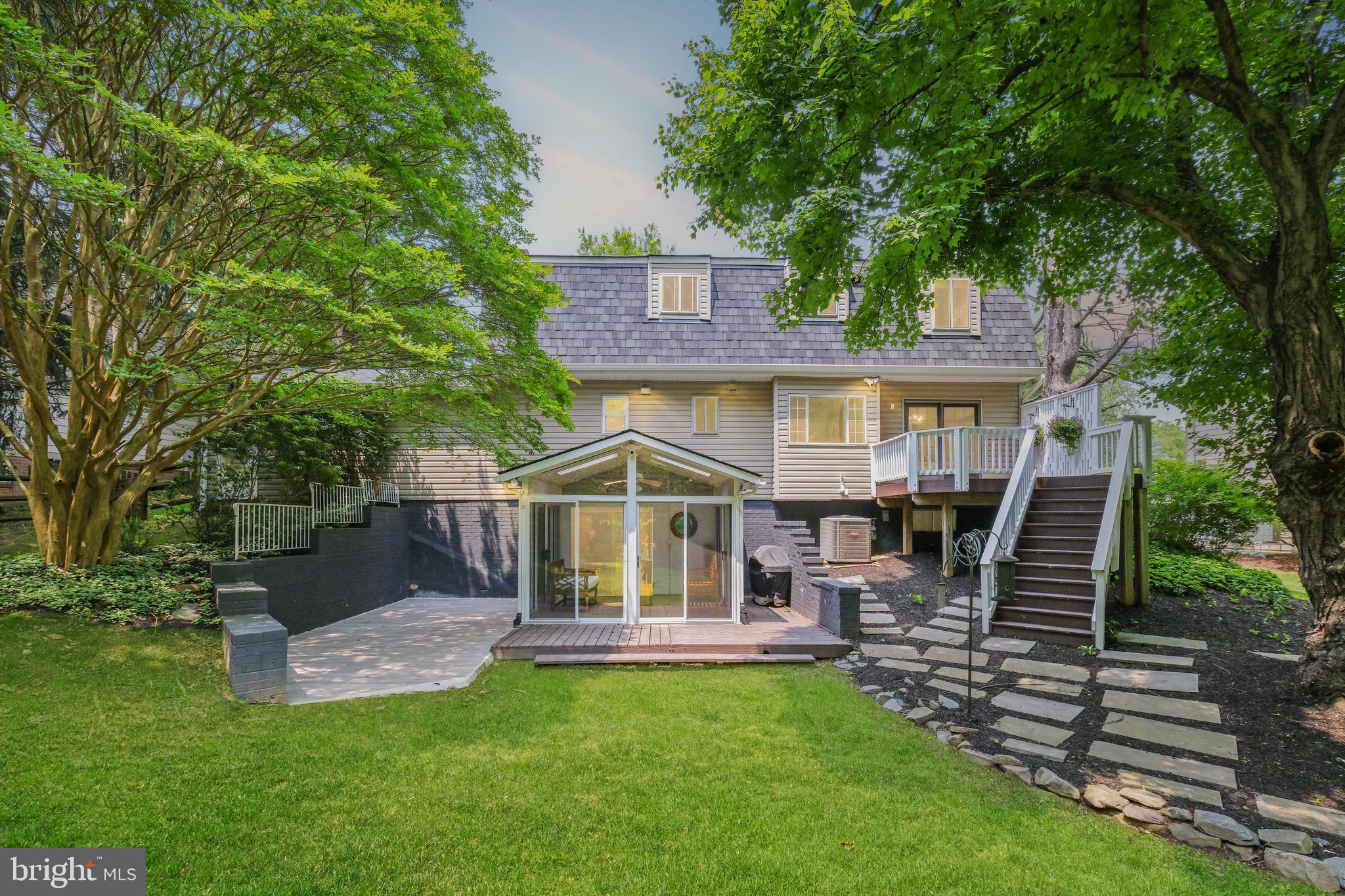 10104 COLEBROOK AVE
