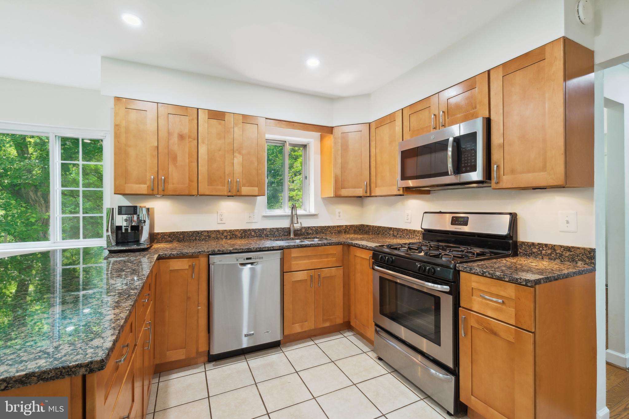 10104 COLEBROOK AVE