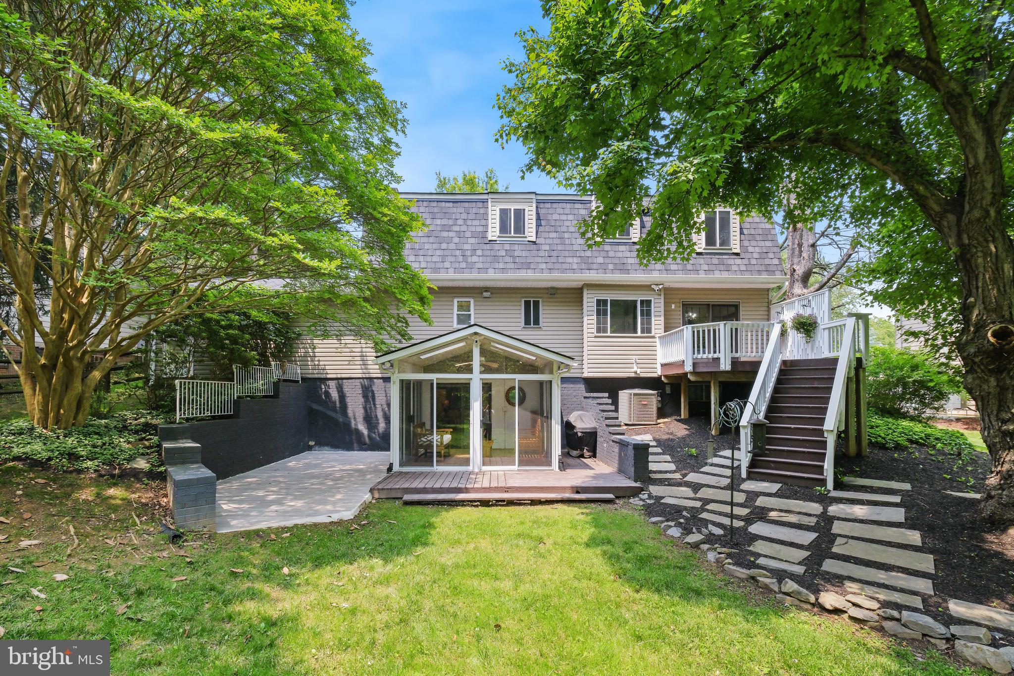 10104 COLEBROOK AVE