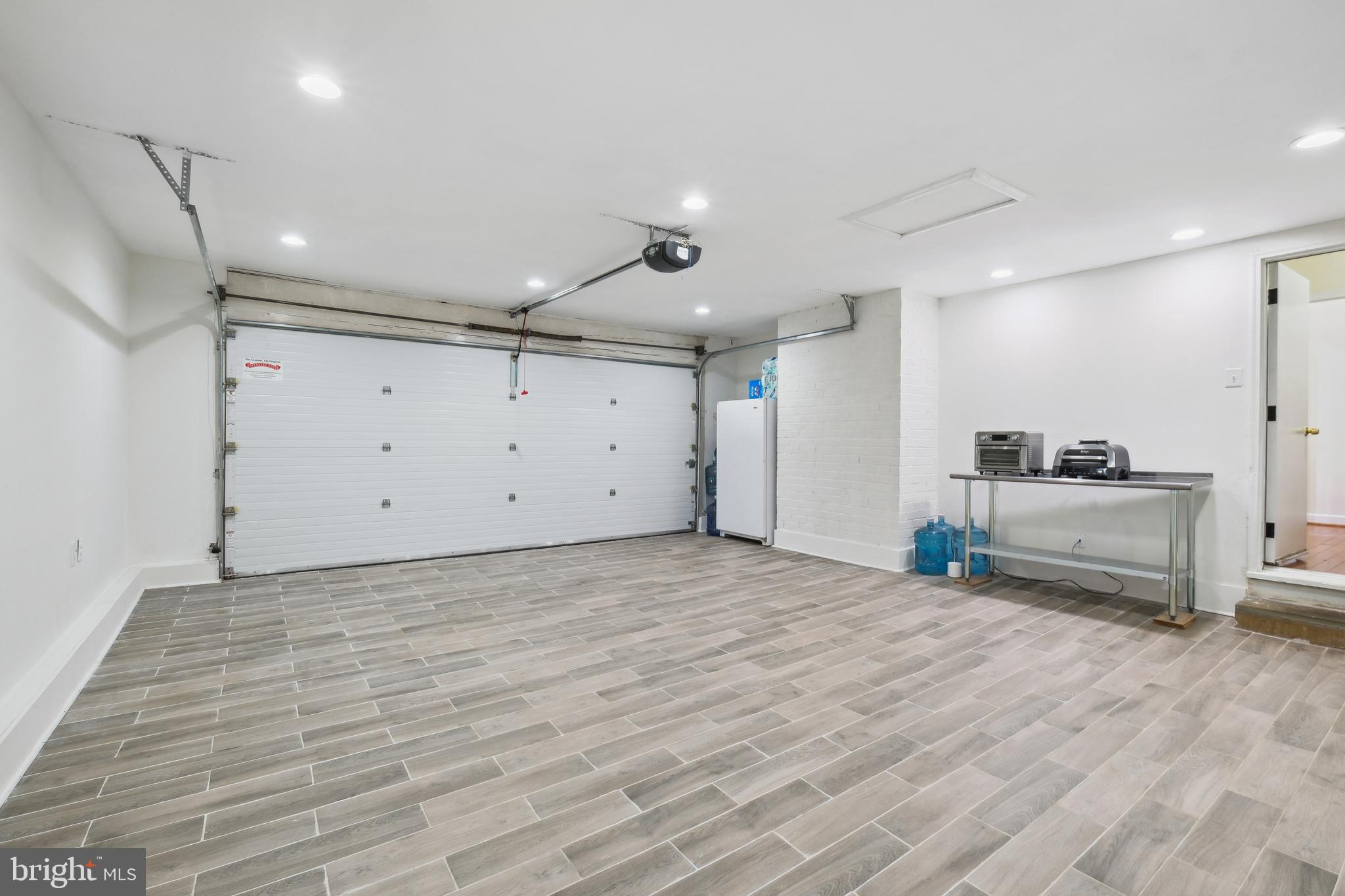 10104 COLEBROOK AVE