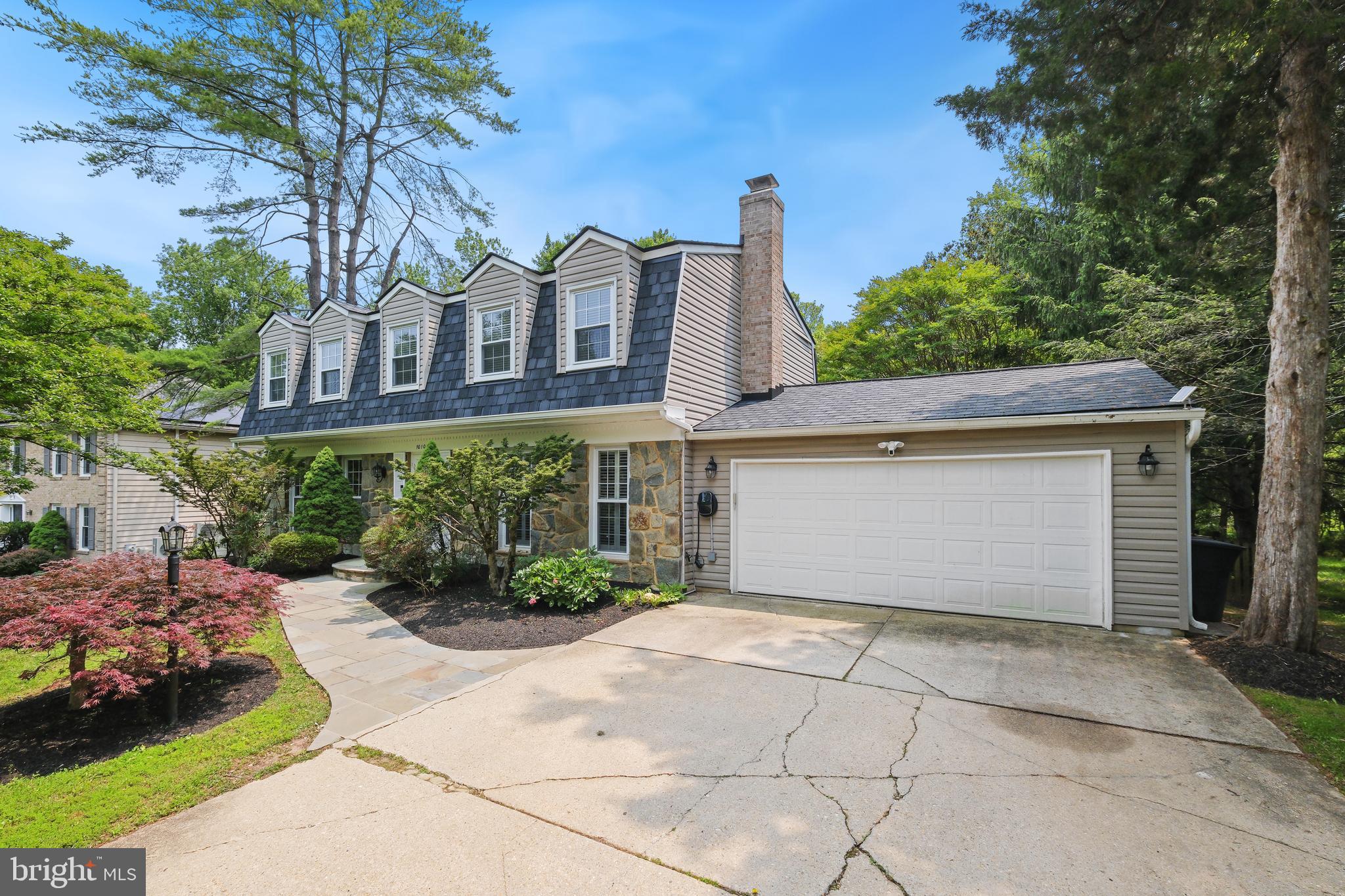 10104 COLEBROOK AVE