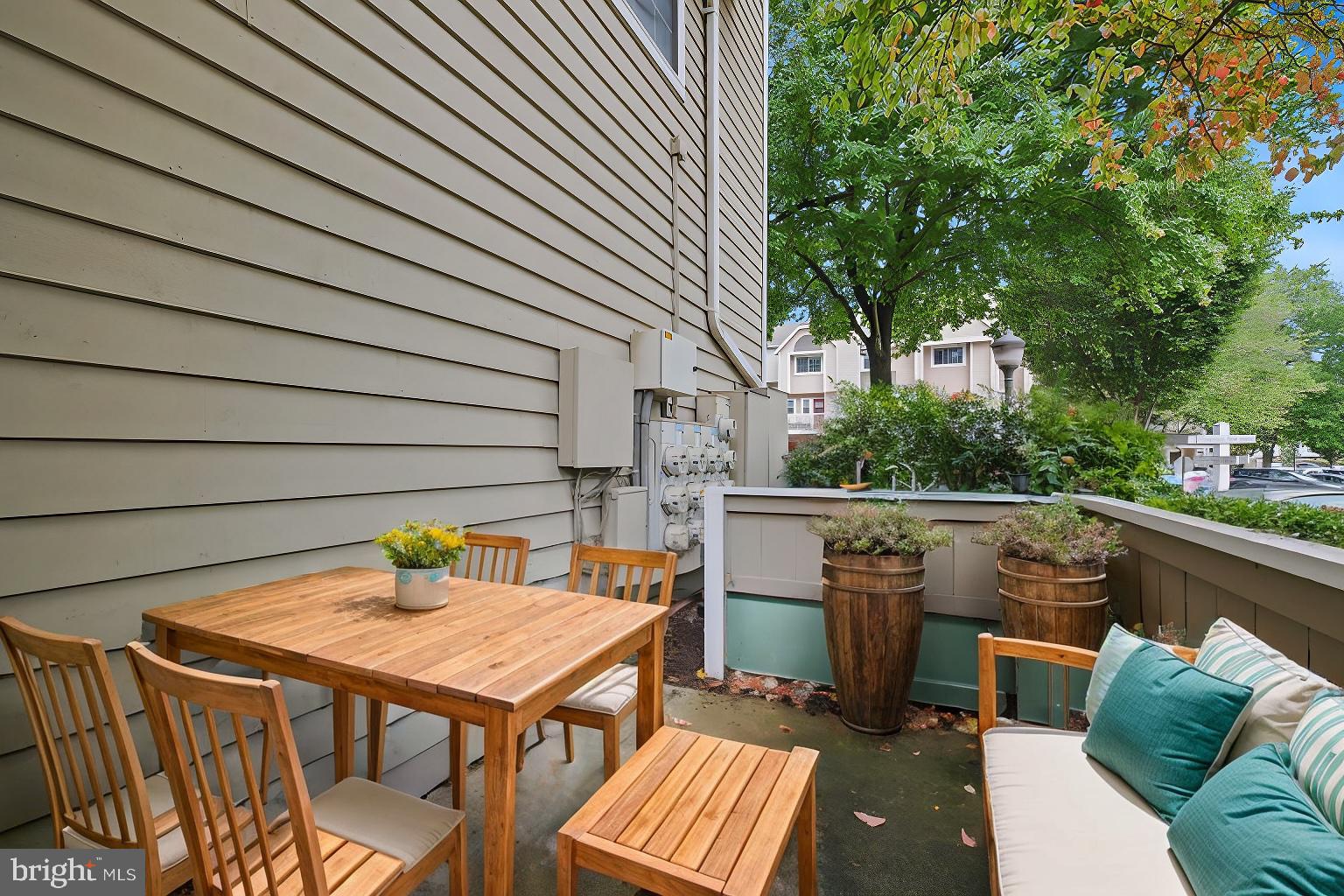 5716 CHAPMAN MILL DR #200