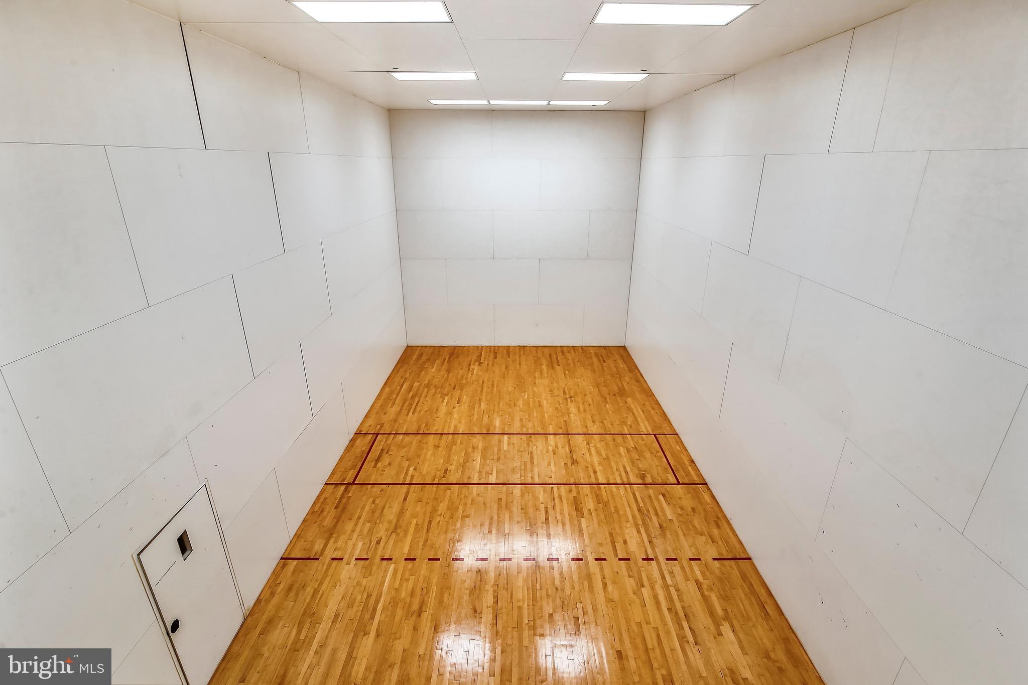 5716 CHAPMAN MILL DR #200