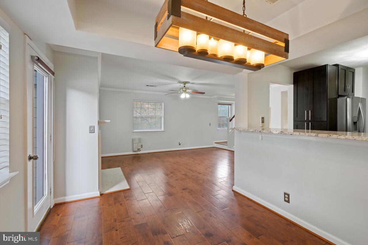 5716 CHAPMAN MILL DR #200