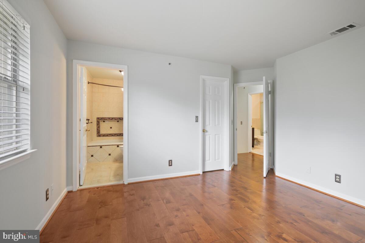 5716 CHAPMAN MILL DR #200