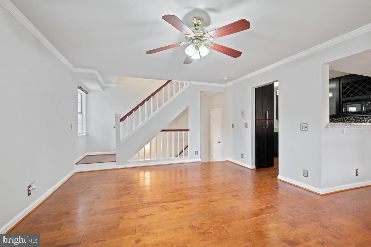 5716 CHAPMAN MILL DR #200