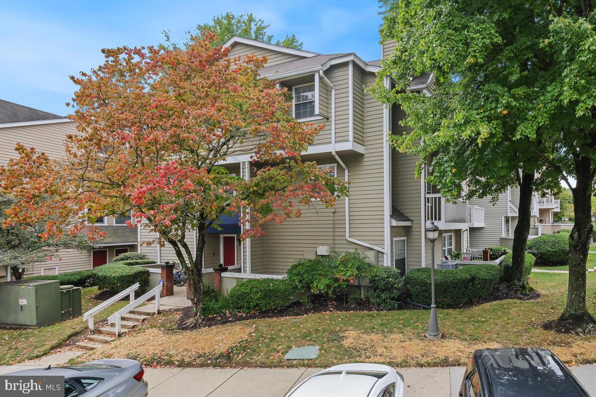 5716 CHAPMAN MILL DR #200