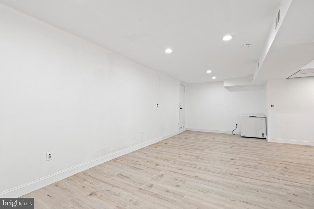 9524 WOODINGTON DRIVE