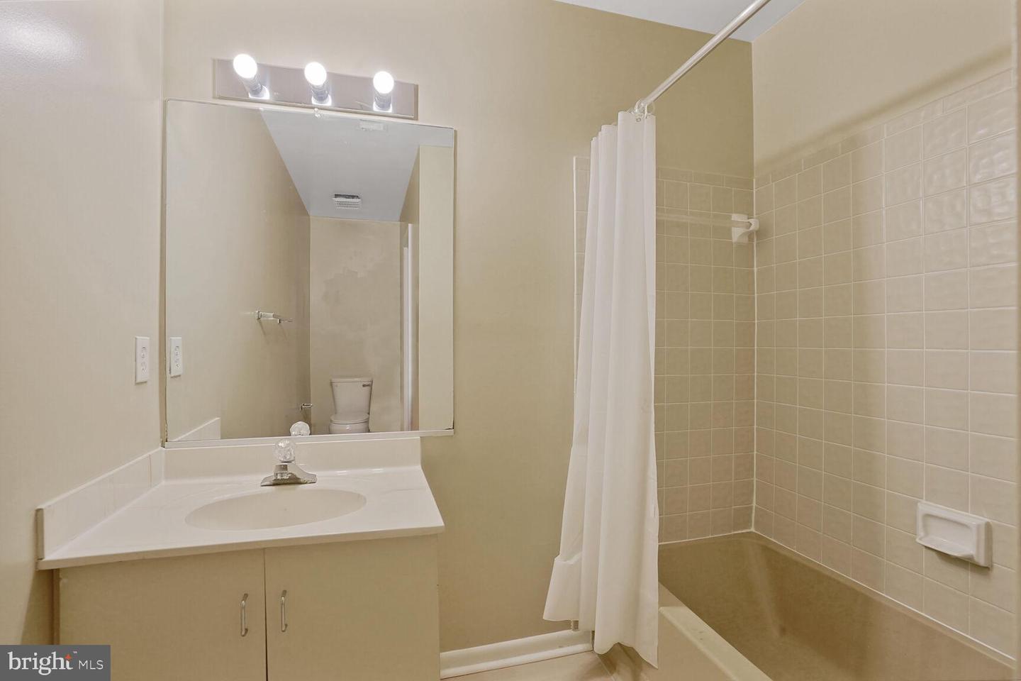 5309 KING CHARLES WAY