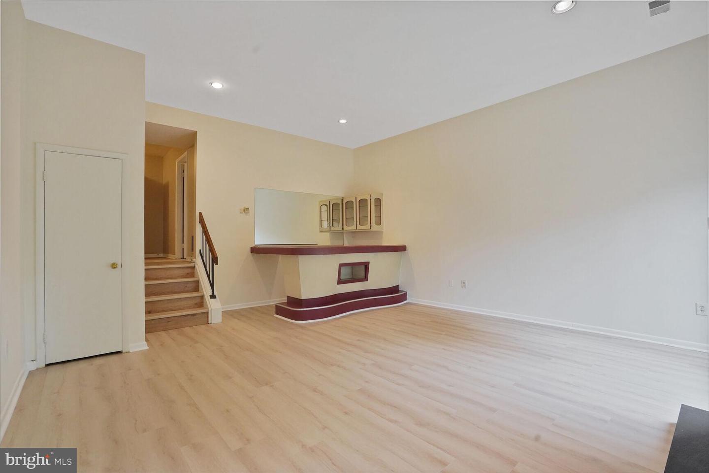 5309 KING CHARLES WAY