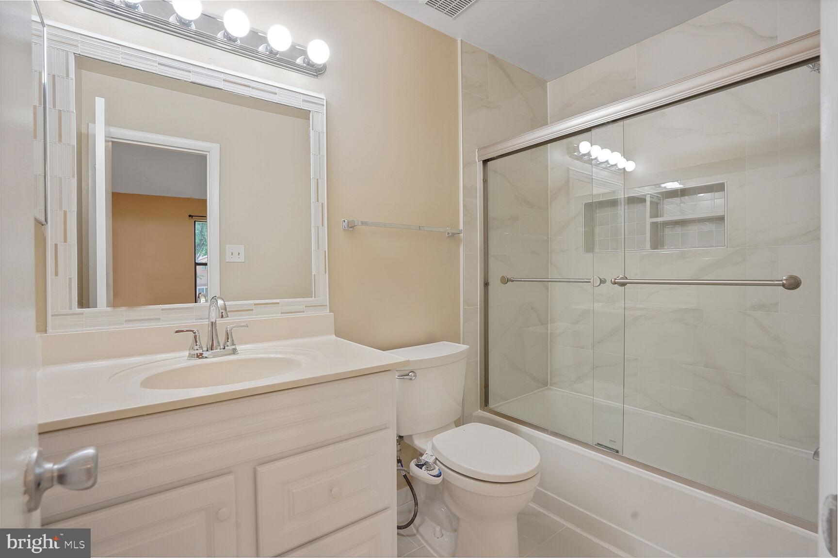 5309 KING CHARLES WAY