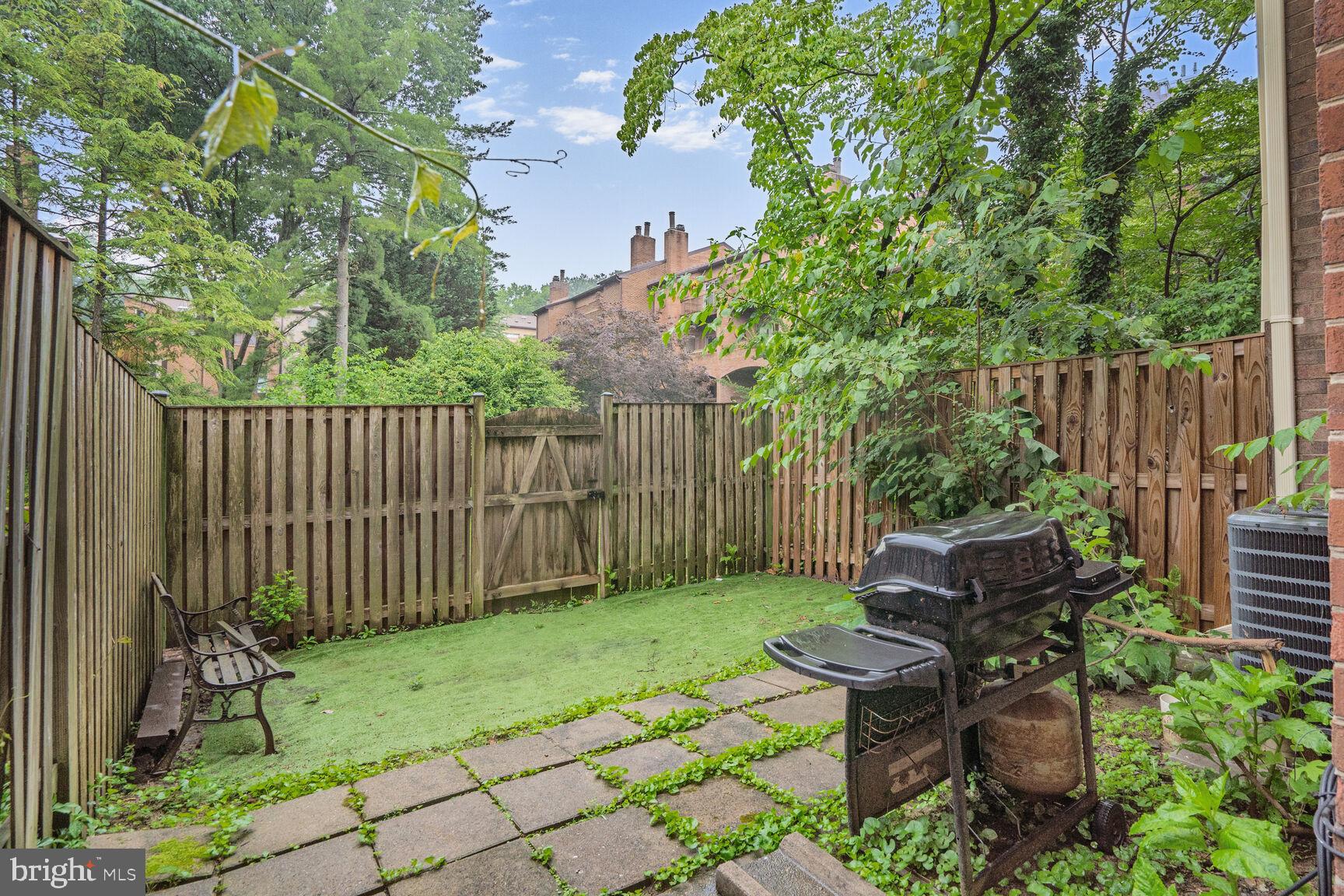 5309 KING CHARLES WAY