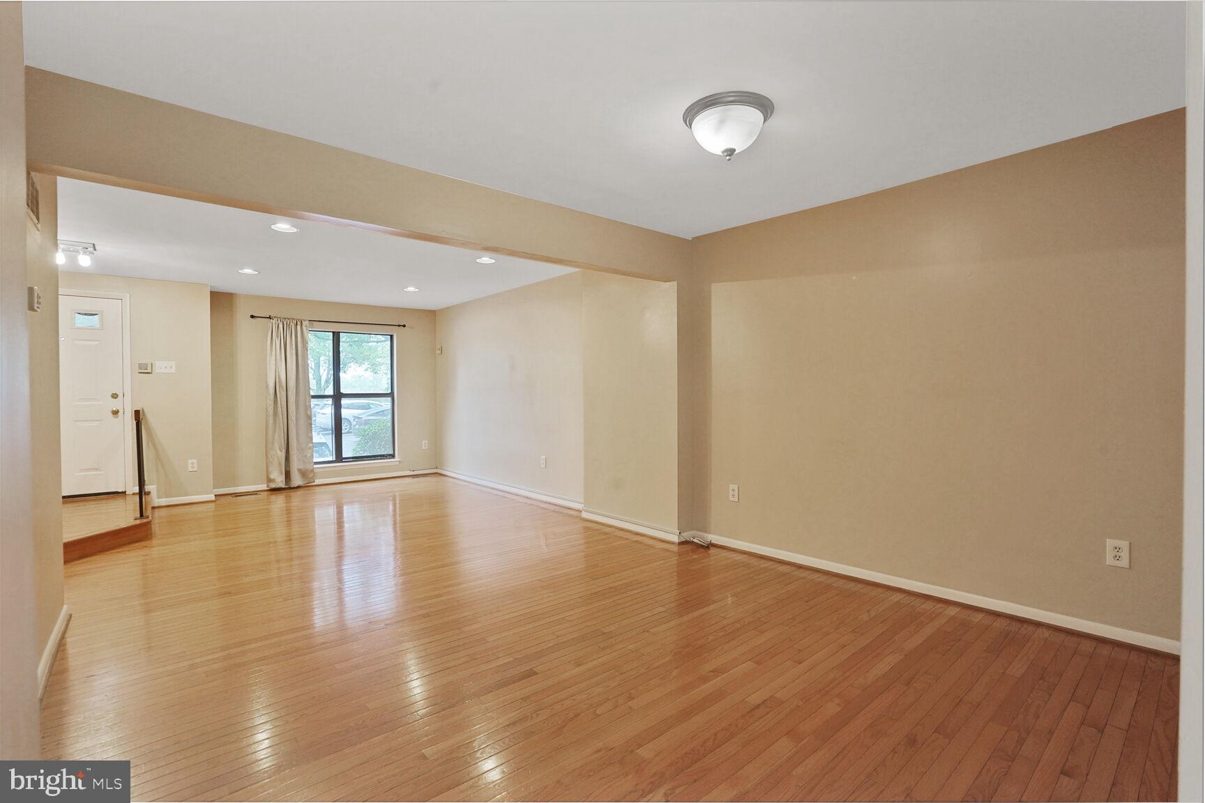 5309 KING CHARLES WAY