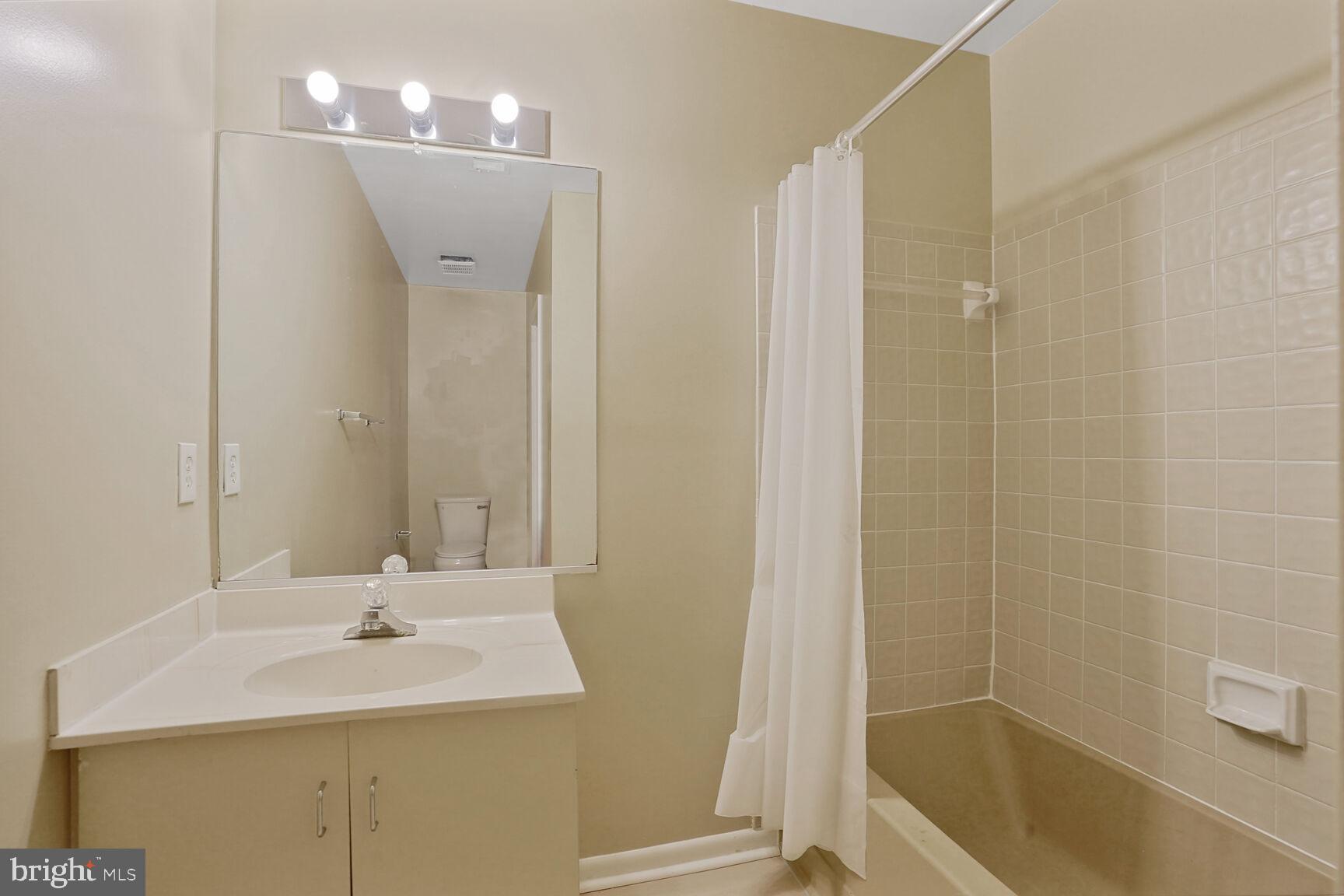 5309 KING CHARLES WAY