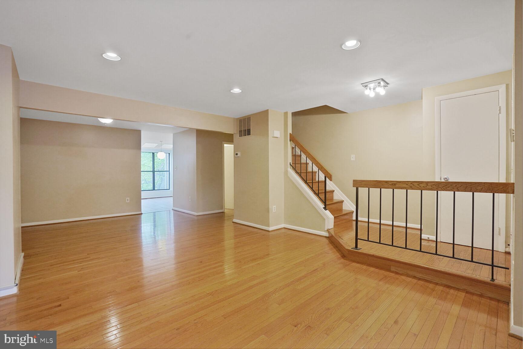 5309 KING CHARLES WAY