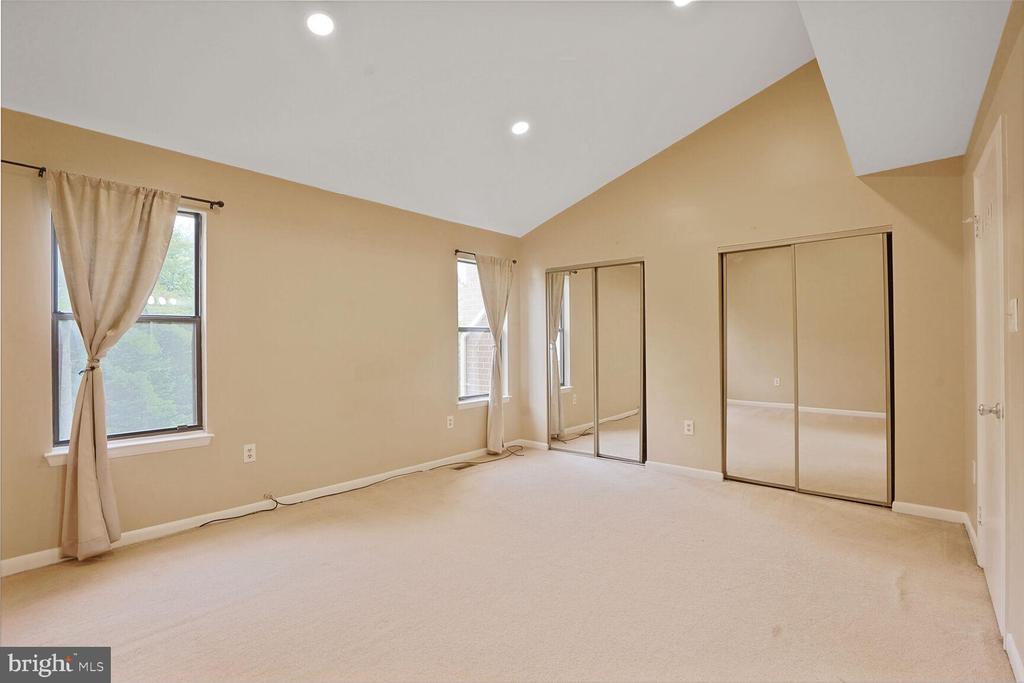 5309 KING CHARLES WAY