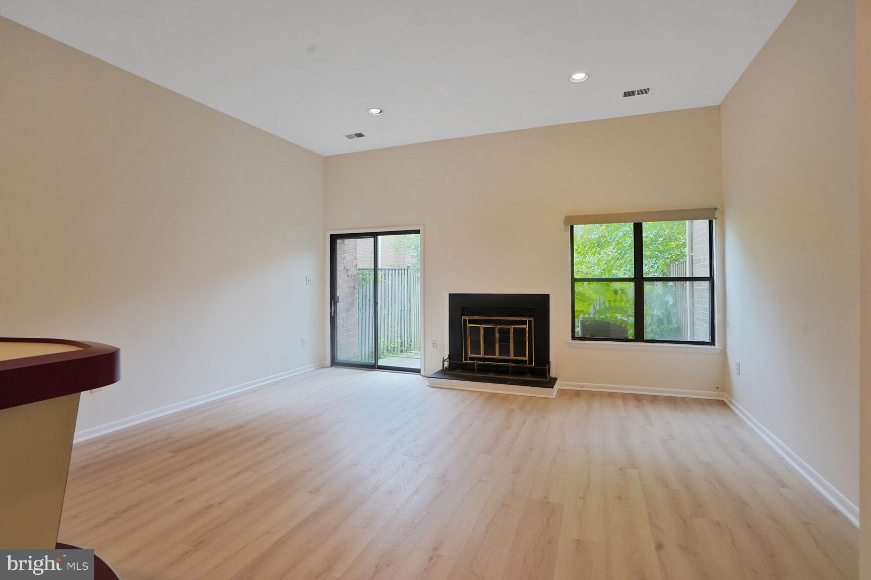 5309 KING CHARLES WAY