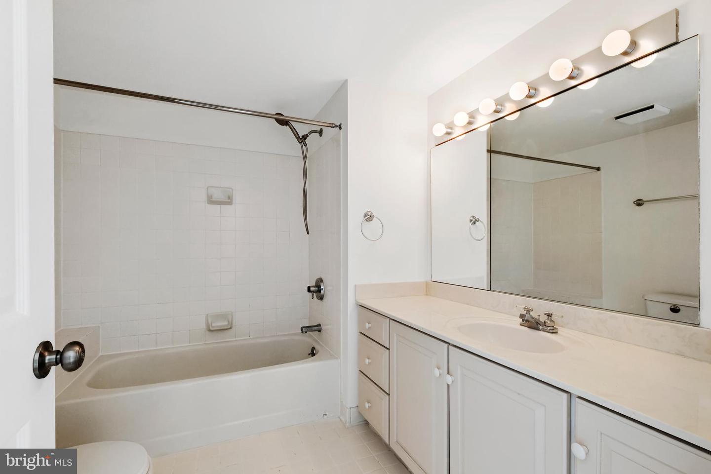 5809 NICHOLSON #803