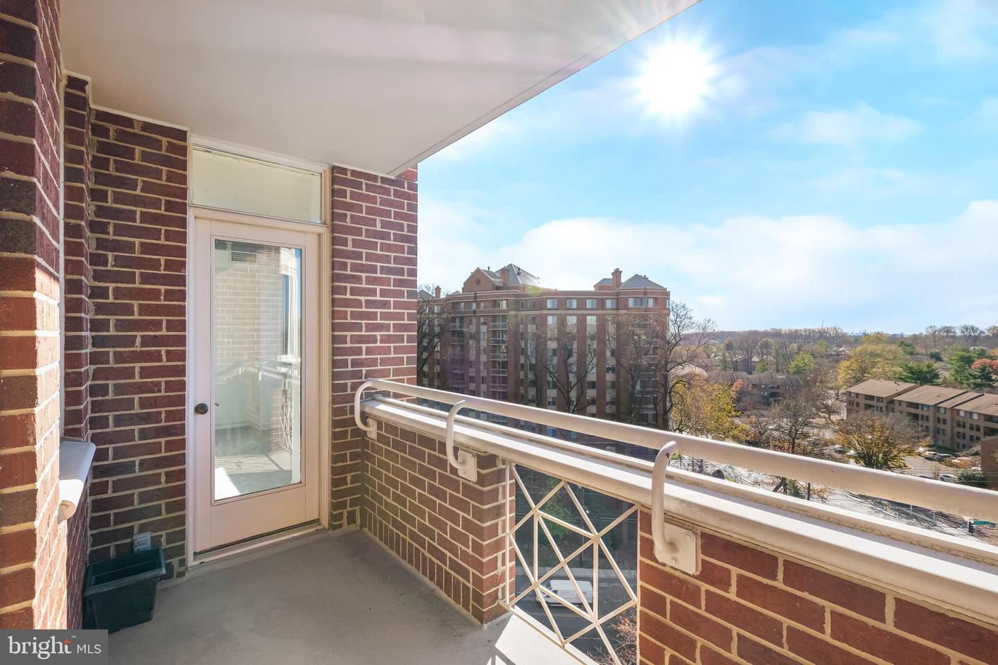 5809 NICHOLSON #803