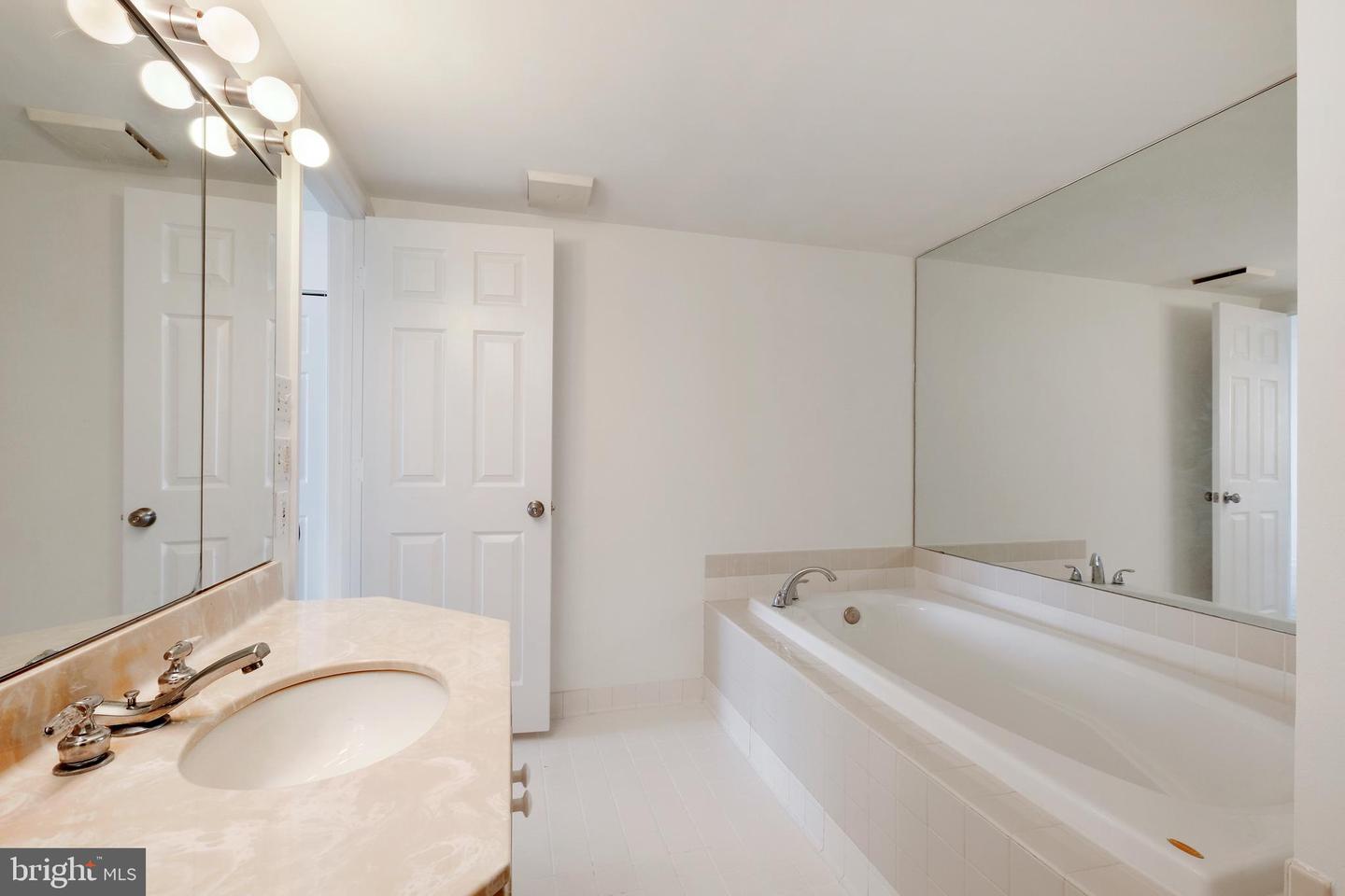 5809 NICHOLSON #803