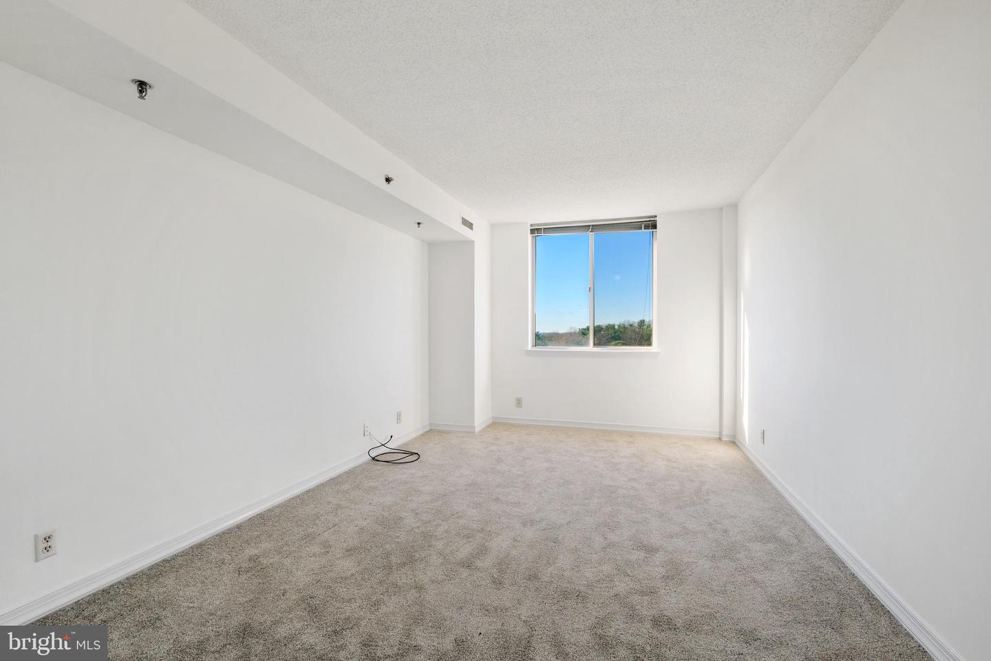 5809 NICHOLSON #803