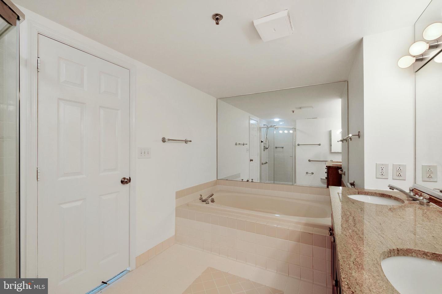 5809 NICHOLSON #803