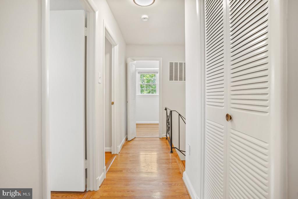 8805 ALTIMONT LANE