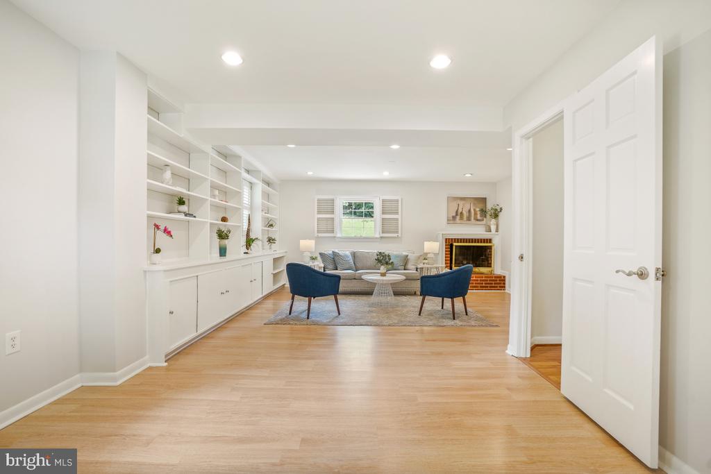 8805 ALTIMONT LANE