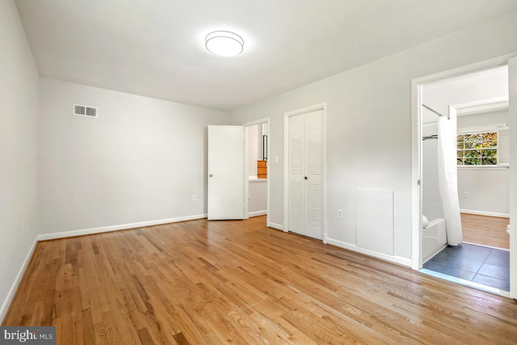 8805 ALTIMONT LANE