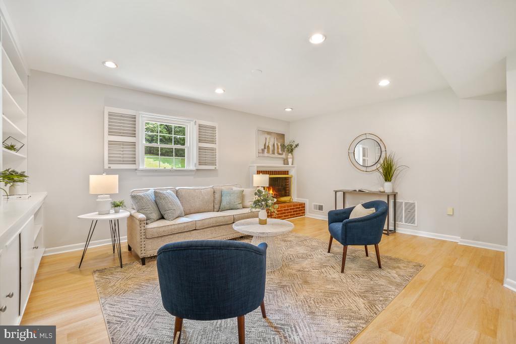 8805 ALTIMONT LANE