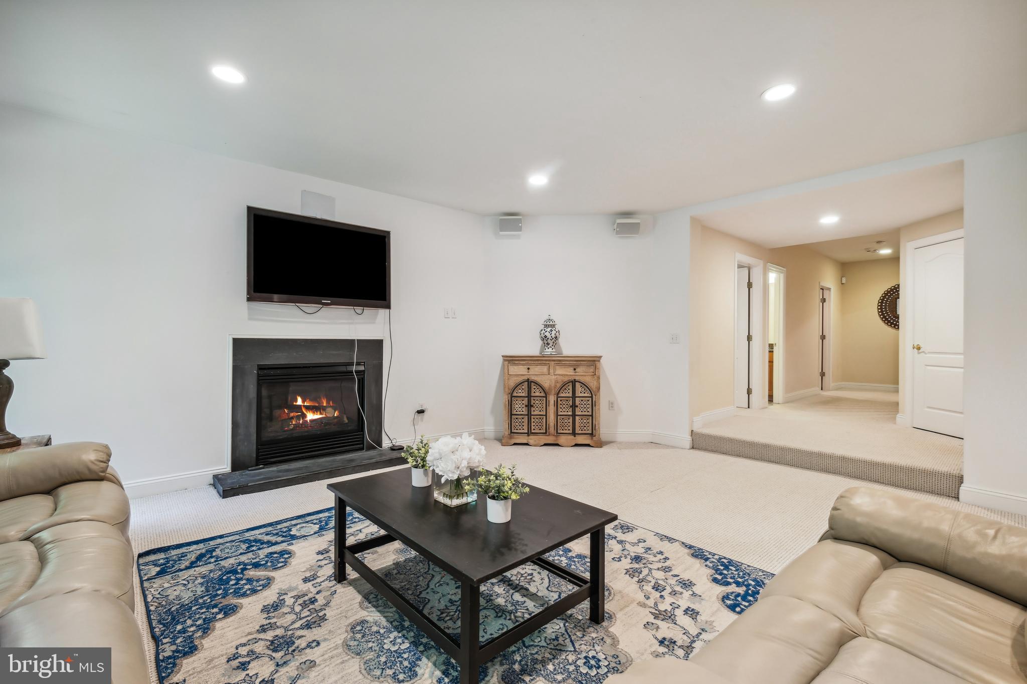 7909 Paloma Ct